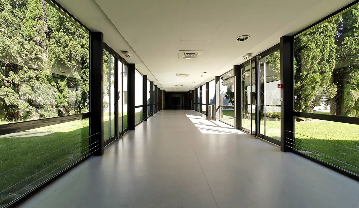 couloir-vitre_medica-avignon-3